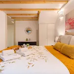 Host Wise - Colourful Cozy Flat