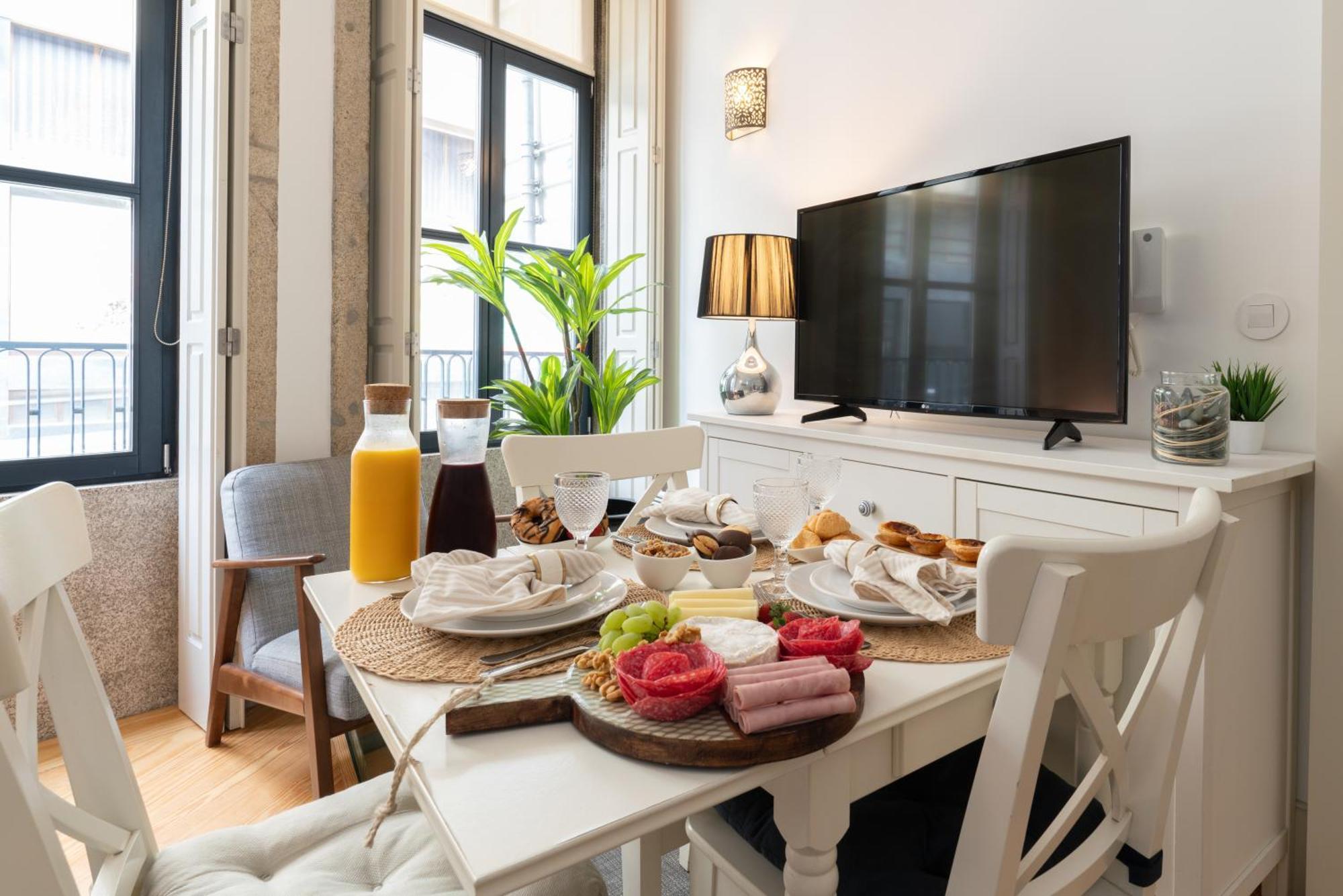Host Wise - Colourful Cozy Flat *